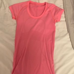 Lululemon size 6 classic workout top